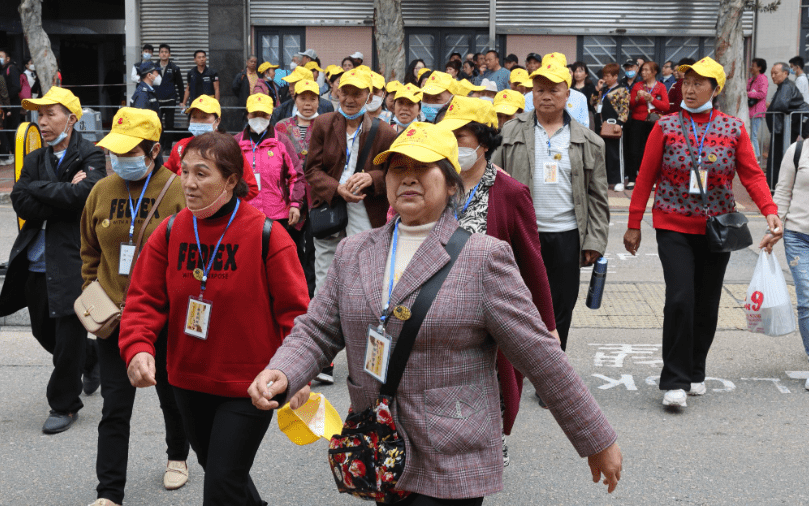 上半年来港的中国大陆游客人数达到了1000万人