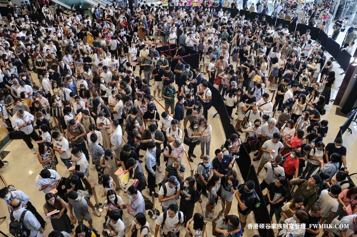 2023年香港施政报告:料李家超将减轻部分房屋交易印花税,公布提高出生率计划