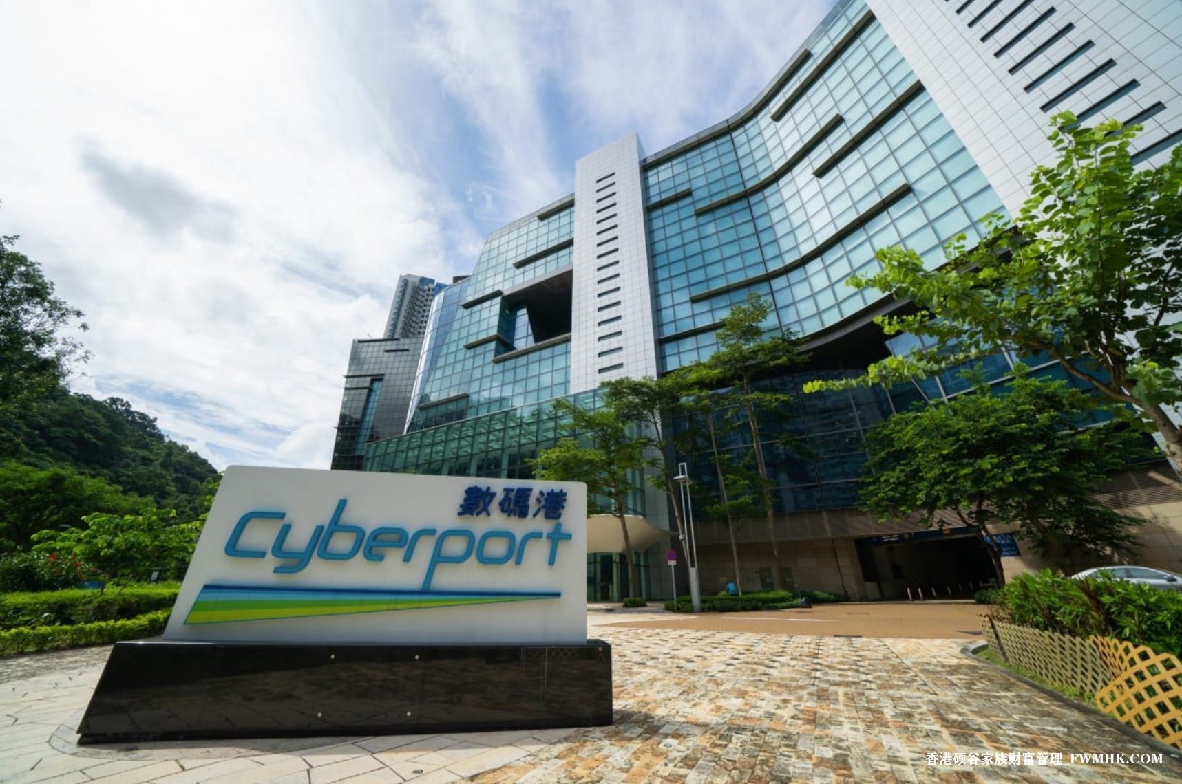 在科技中心遭受黑客攻击仅几个月后，香港数码港的首席执行官决定辞职，引发了全球范围内对新首席执行官的搜寻。