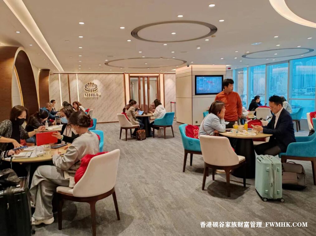 11月份，香港的保险市场出现了异常活跃的情况！